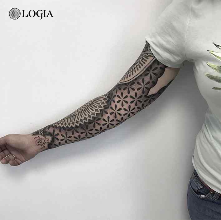 tatuajes-geometria-mandala-brazo-logia-barcelona-willian-spinola-02 